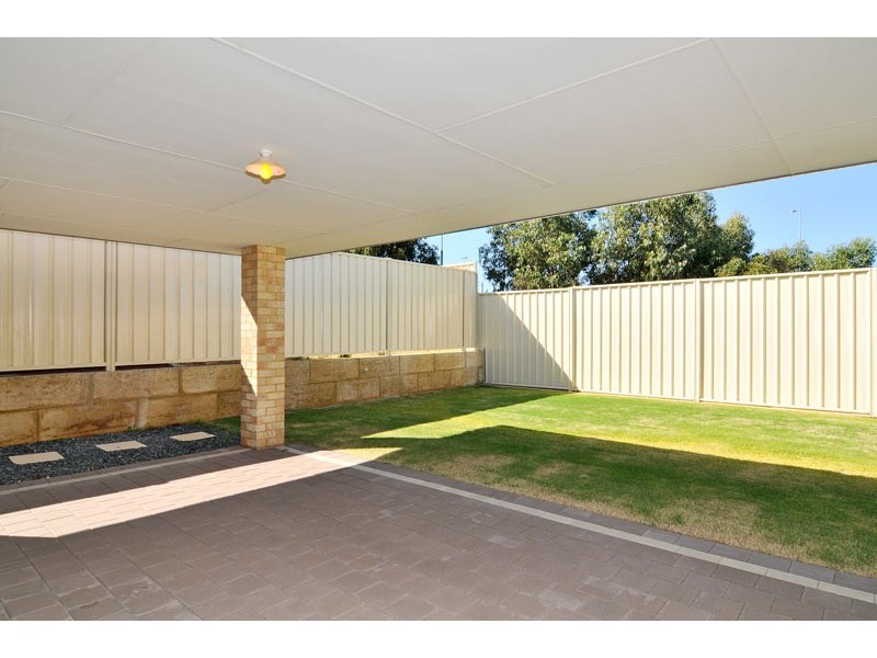 64 Highcliffe Circle, Lakelands WA 6180