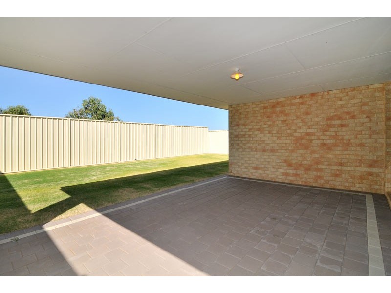 64 Highcliffe Circle, Lakelands WA 6180