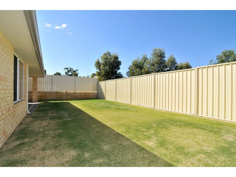 64 Highcliffe Circle, Lakelands WA 6180