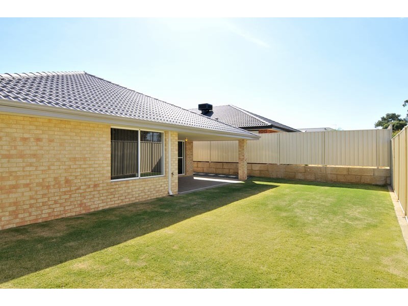 64 Highcliffe Circle, Lakelands WA 6180
