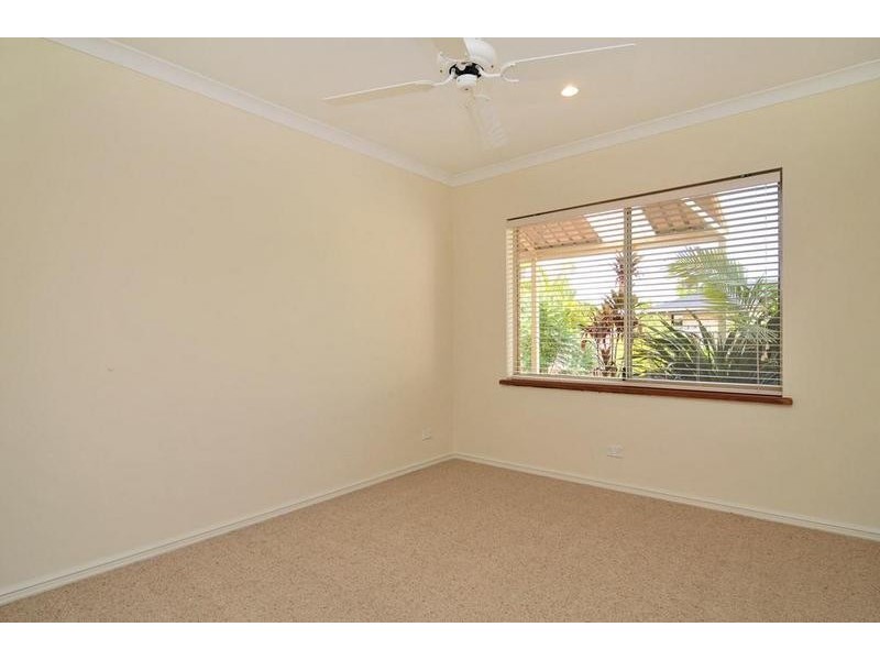 6 Lapwing Road, Coodanup WA 6210