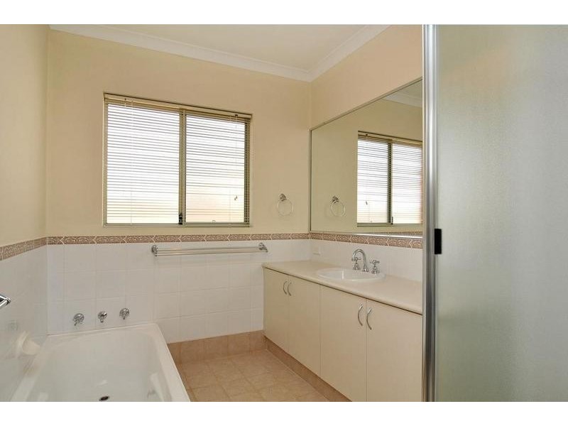 6 Lapwing Road, Coodanup WA 6210