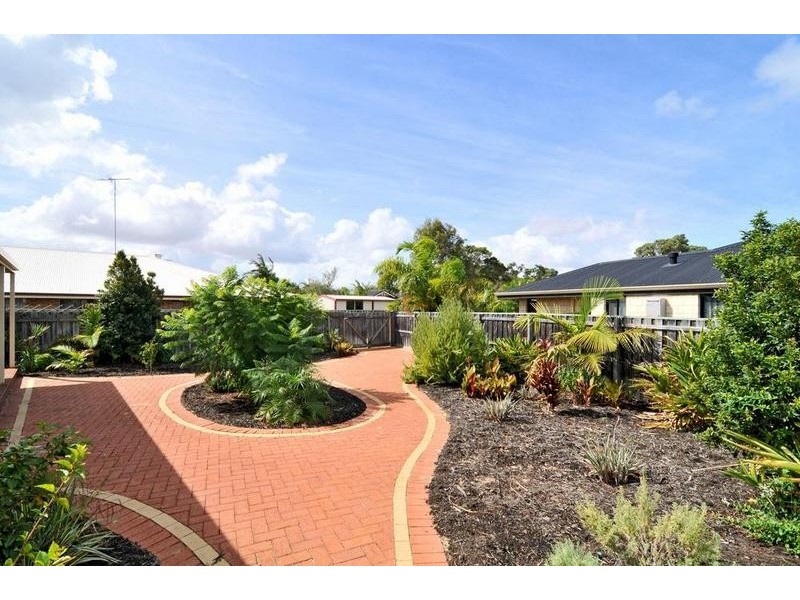 6 Lapwing Road, Coodanup WA 6210