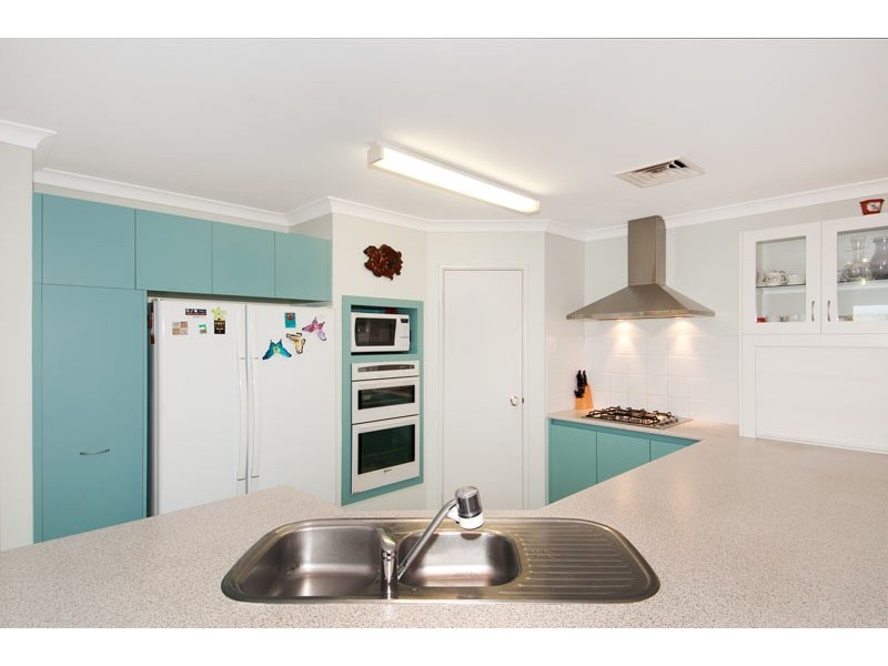 5 Pinnace Court, Halls Head WA 6210