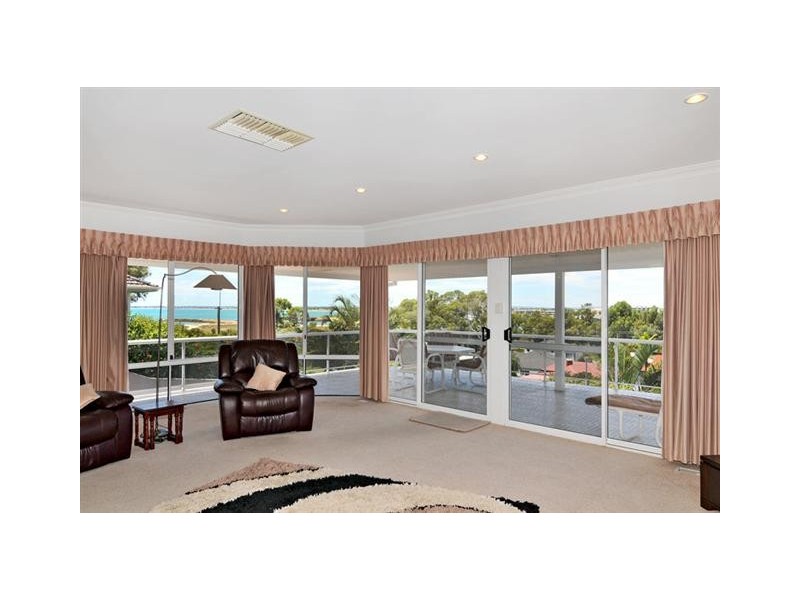 10 Hill Street, Halls Head WA 6210