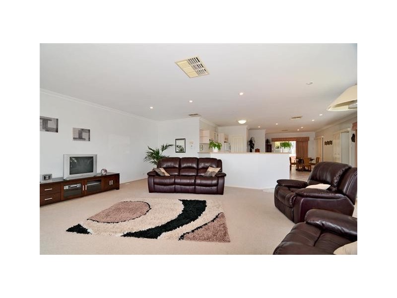 10 Hill Street, Halls Head WA 6210