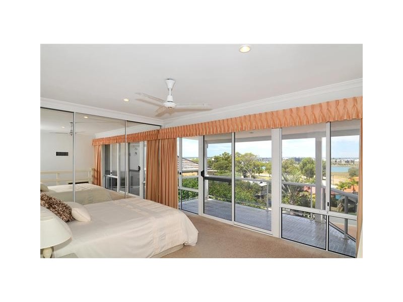 10 Hill Street, Halls Head WA 6210