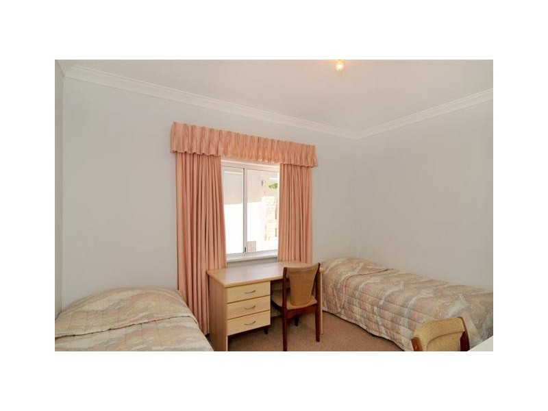 10 Hill Street, Halls Head WA 6210