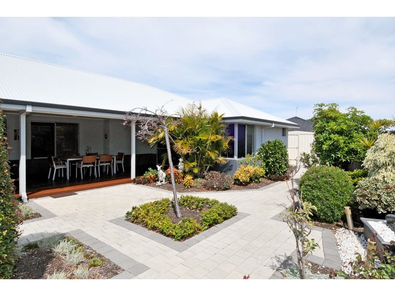 5 Roseburg Court, Meadow Springs WA 6210