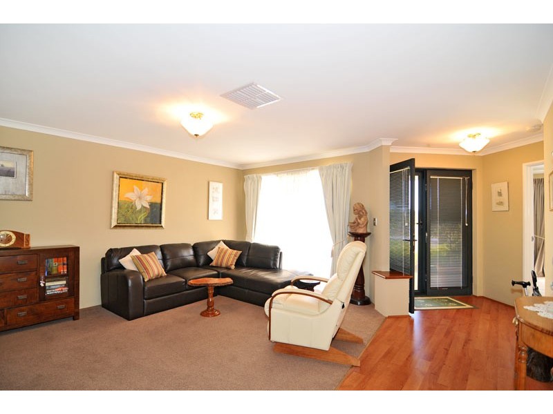 14 Oakwood Gate, Meadow Springs WA 6210