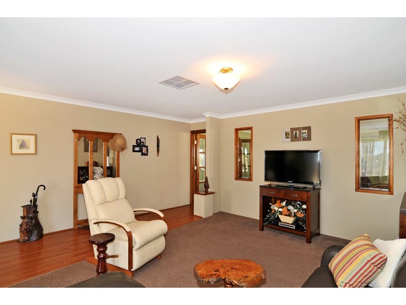 14 Oakwood Gate, Meadow Springs WA 6210