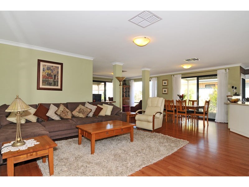 14 Oakwood Gate, Meadow Springs WA 6210