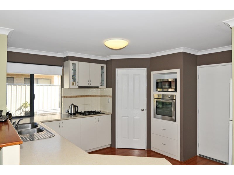 14 Oakwood Gate, Meadow Springs WA 6210