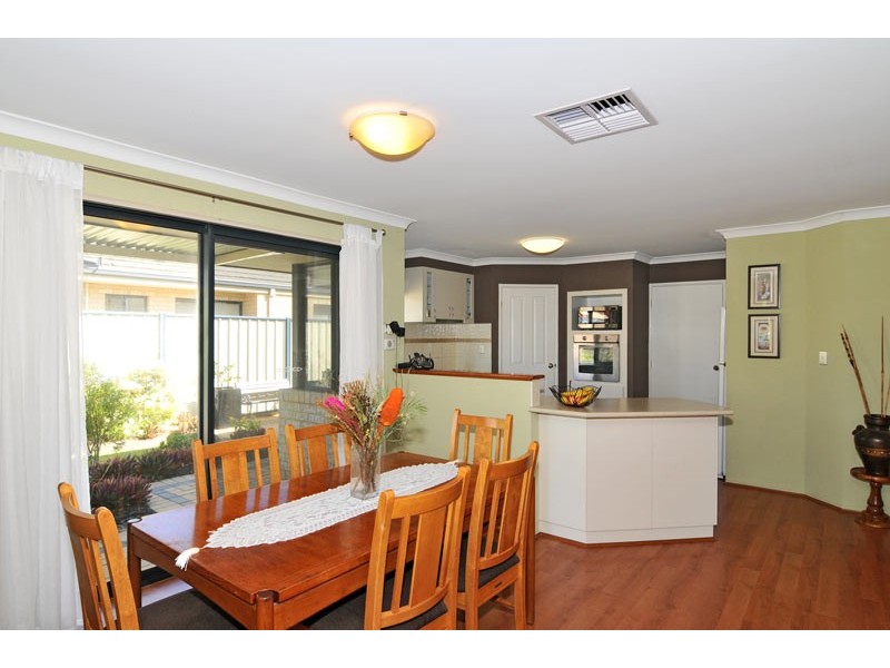 14 Oakwood Gate, Meadow Springs WA 6210