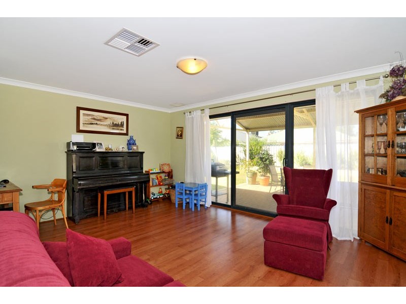 14 Oakwood Gate, Meadow Springs WA 6210