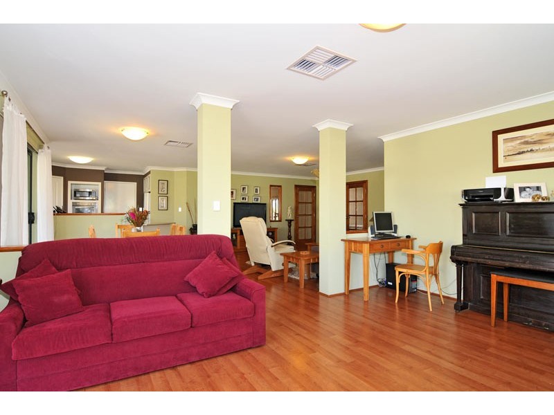 14 Oakwood Gate, Meadow Springs WA 6210