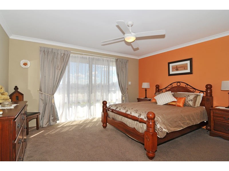 14 Oakwood Gate, Meadow Springs WA 6210