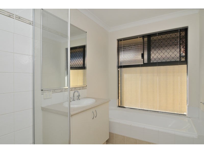 14 Oakwood Gate, Meadow Springs WA 6210