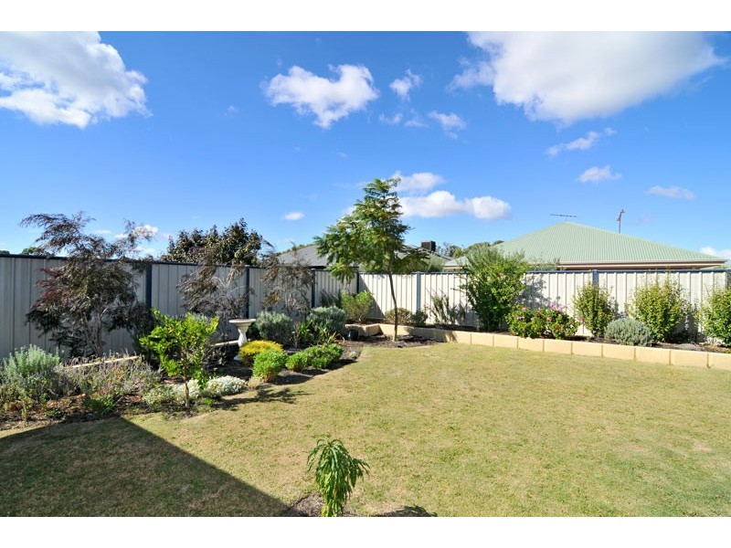 14 Oakwood Gate, Meadow Springs WA 6210