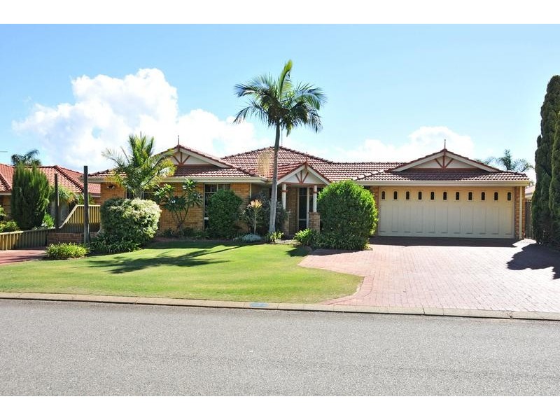 55 Oaklands Avenue, Halls Head WA 6210