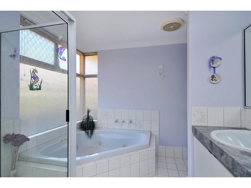 55 Oaklands Avenue, Halls Head WA 6210