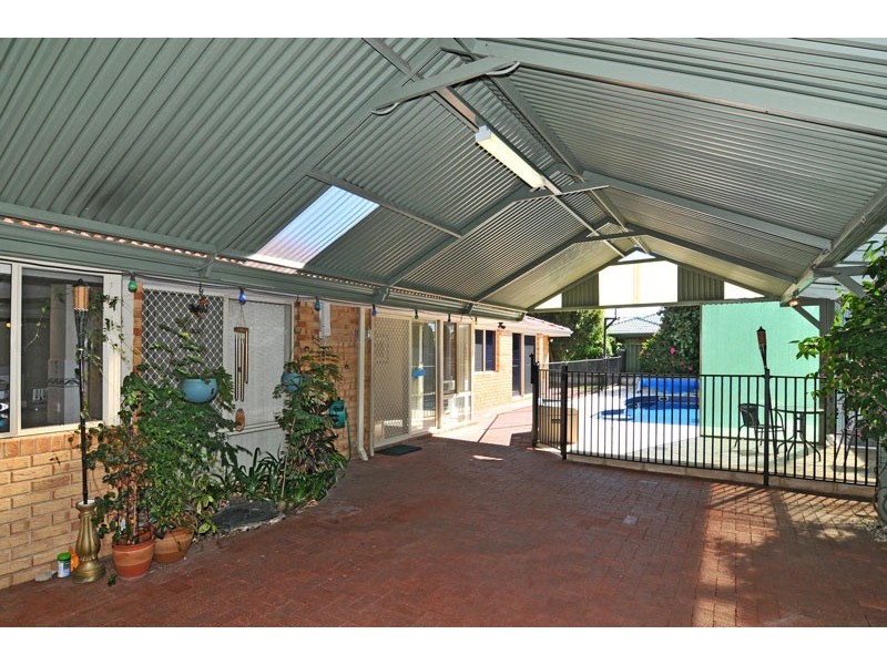 55 Oaklands Avenue, Halls Head WA 6210