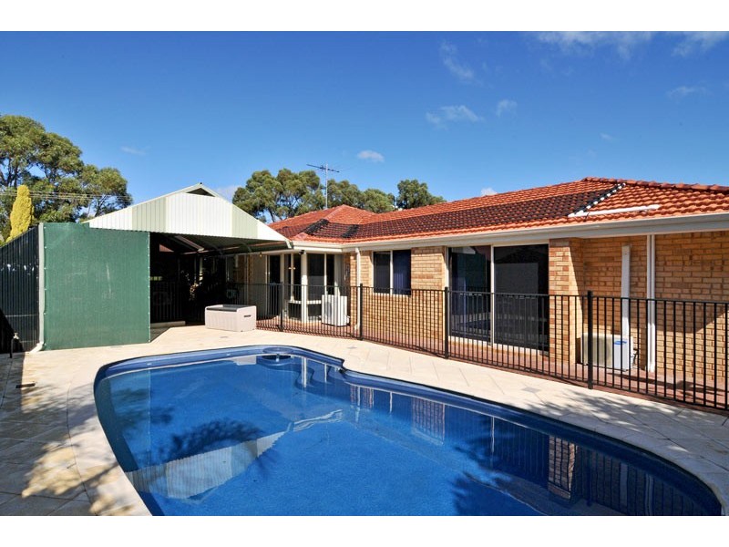 55 Oaklands Avenue, Halls Head WA 6210