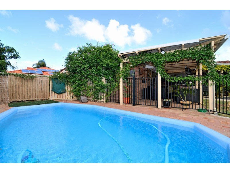 3 Napier Close, Halls Head WA 6210