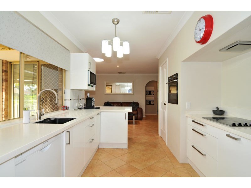 3 Napier Close, Halls Head WA 6210