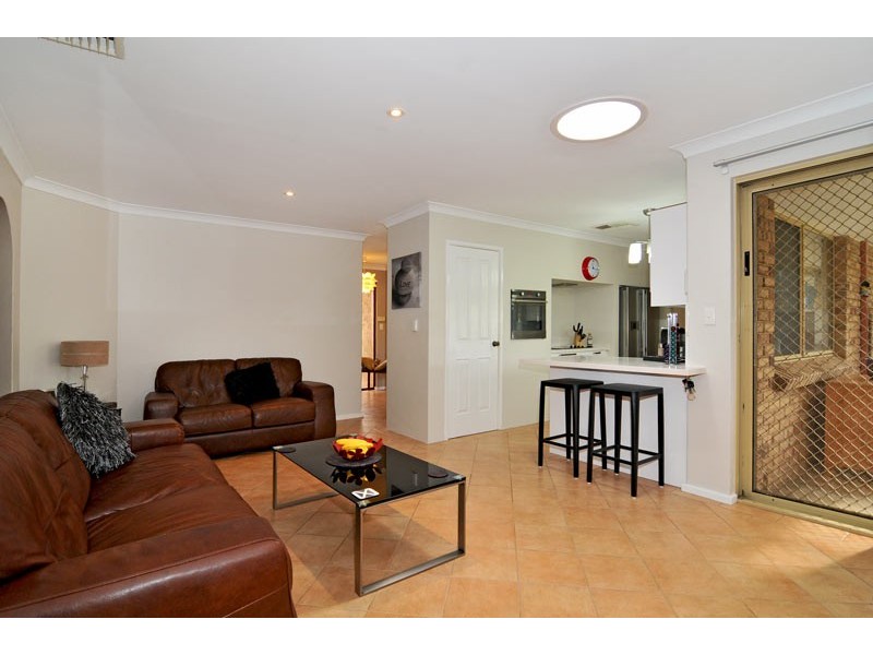 3 Napier Close, Halls Head WA 6210