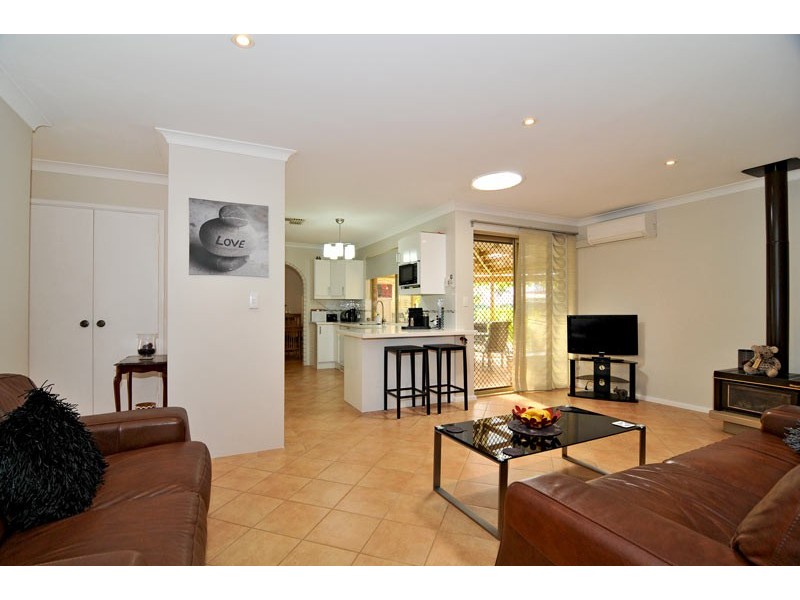 3 Napier Close, Halls Head WA 6210