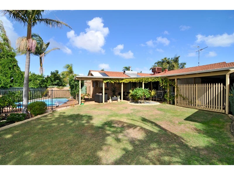 3 Napier Close, Halls Head WA 6210