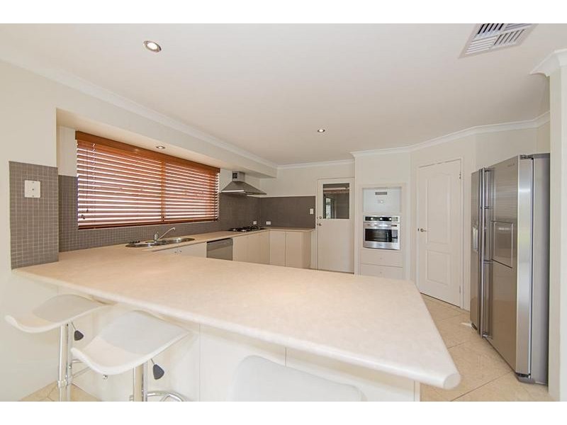 33 Lord Hobart Drive, Madora Bay WA 6210