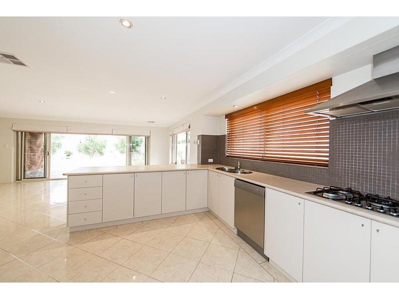 33 Lord Hobart Drive, Madora Bay WA 6210