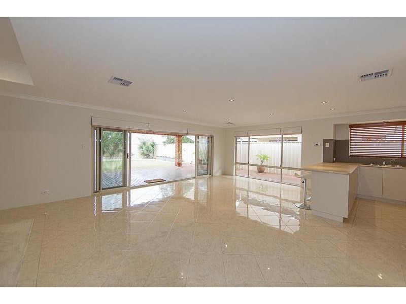 33 Lord Hobart Drive, Madora Bay WA 6210