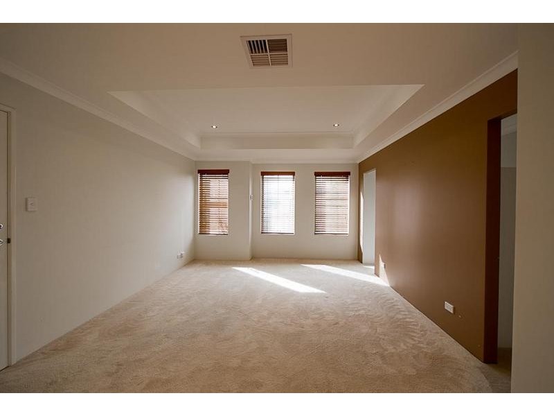 33 Lord Hobart Drive, Madora Bay WA 6210