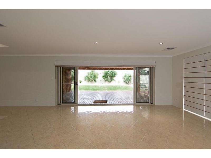 33 Lord Hobart Drive, Madora Bay WA 6210