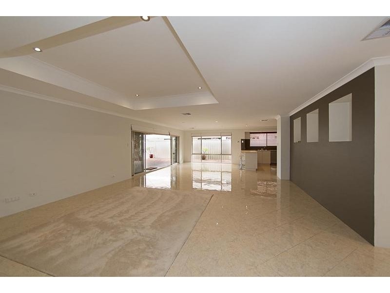 33 Lord Hobart Drive, Madora Bay WA 6210