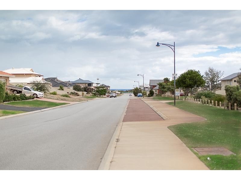 33 Lord Hobart Drive, Madora Bay WA 6210