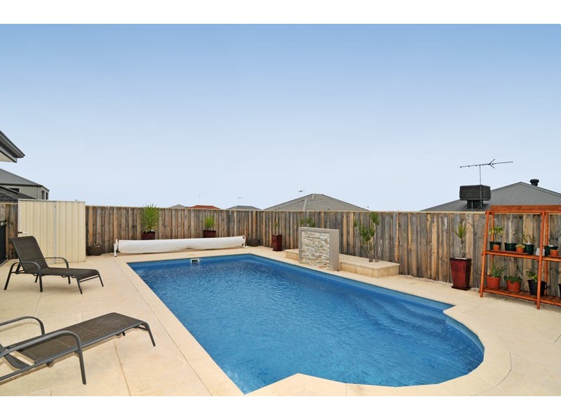 16 Carissa Turn, Halls Head WA 6210