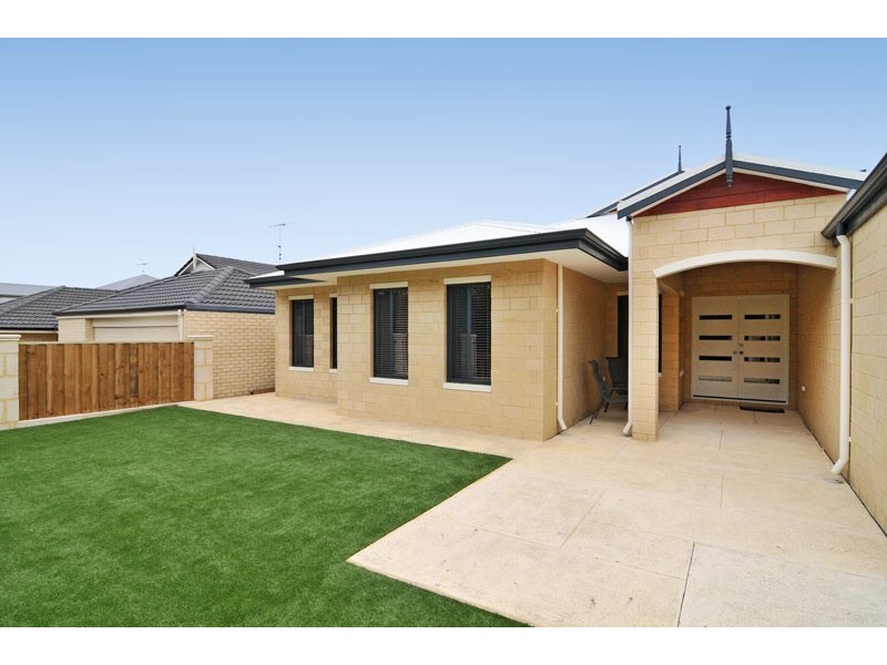 16 Carissa Turn, Halls Head WA 6210