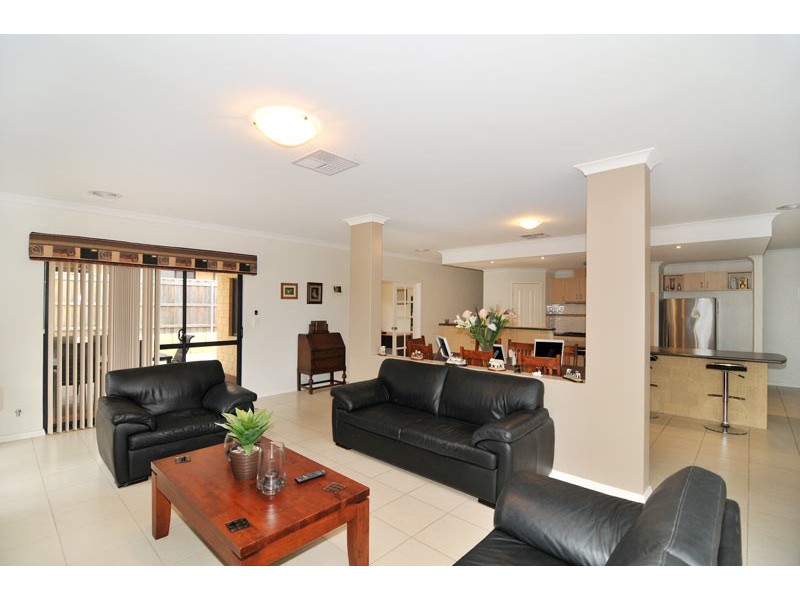 16 Carissa Turn, Halls Head WA 6210