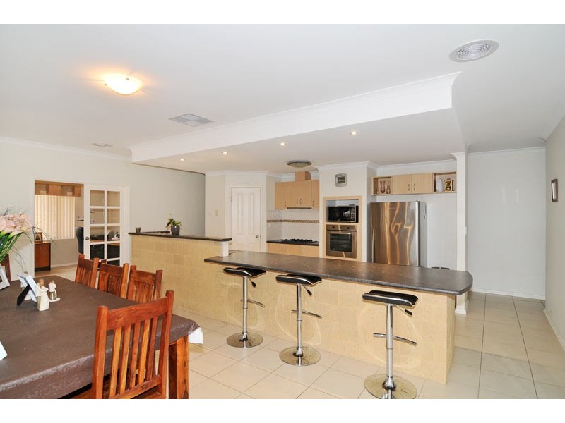 16 Carissa Turn, Halls Head WA 6210