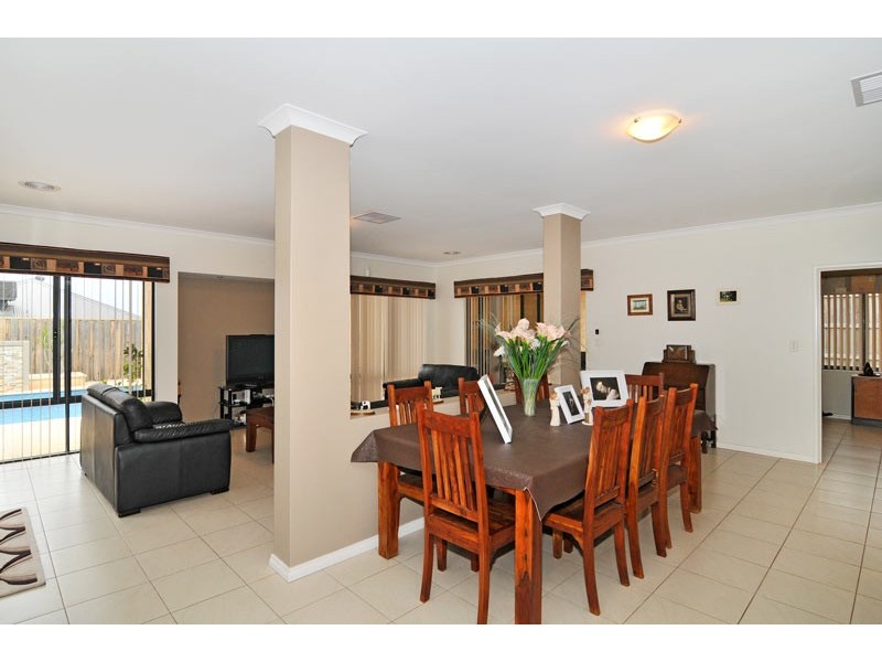 16 Carissa Turn, Halls Head WA 6210