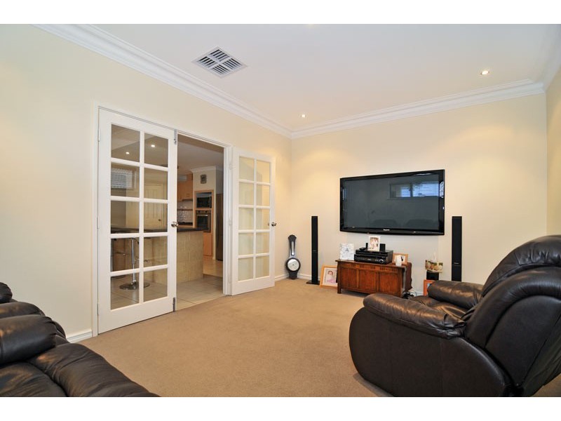 16 Carissa Turn, Halls Head WA 6210