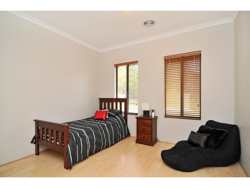 16 Carissa Turn, Halls Head WA 6210