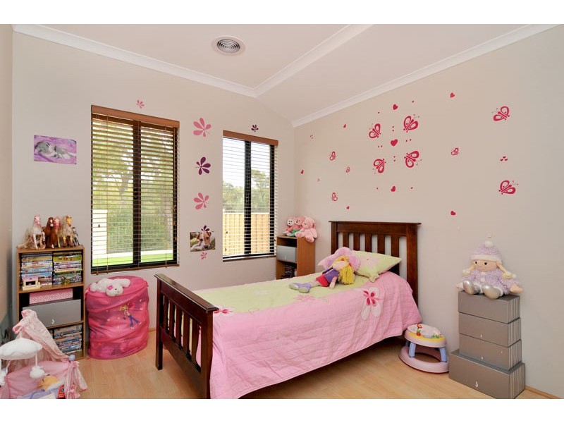 16 Carissa Turn, Halls Head WA 6210