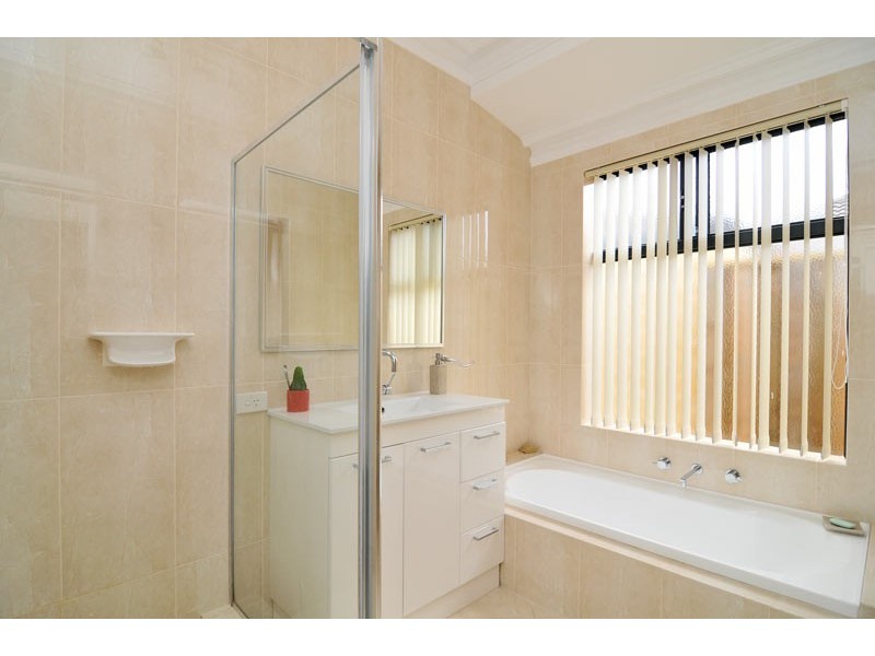 16 Carissa Turn, Halls Head WA 6210