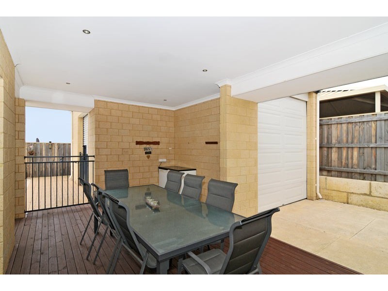 16 Carissa Turn, Halls Head WA 6210