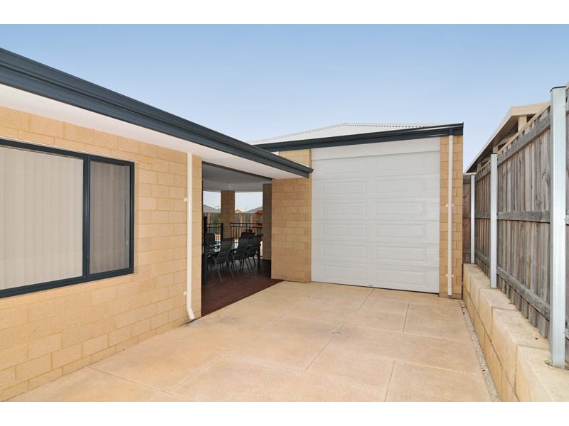16 Carissa Turn, Halls Head WA 6210